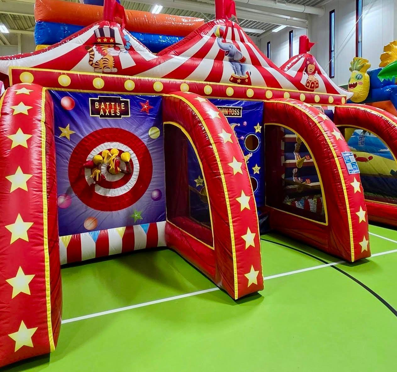 Aufblasbare Battle-Axes-Spielstation zum Axtwerfen